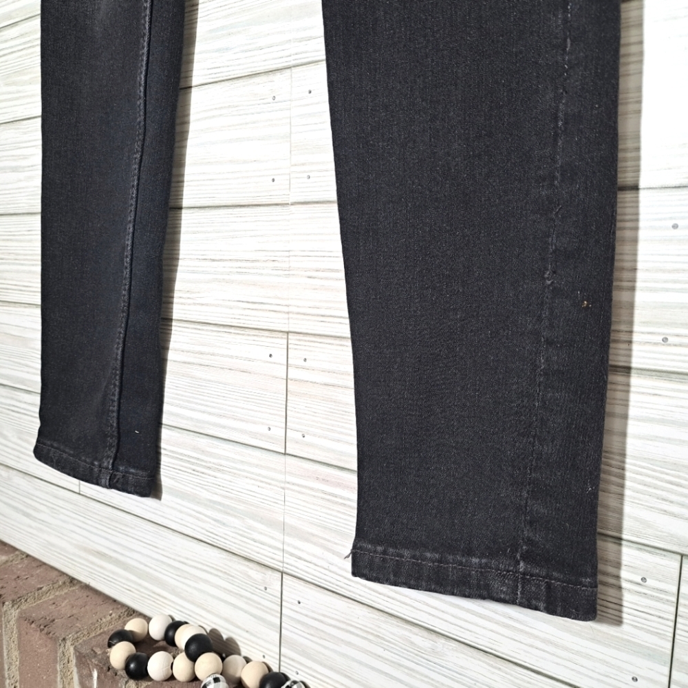 HOST PICK 🔮 Zara Sustinable Denim • High Waisted Black Skinny Jeans • Size 0 - Picture 8 of 10